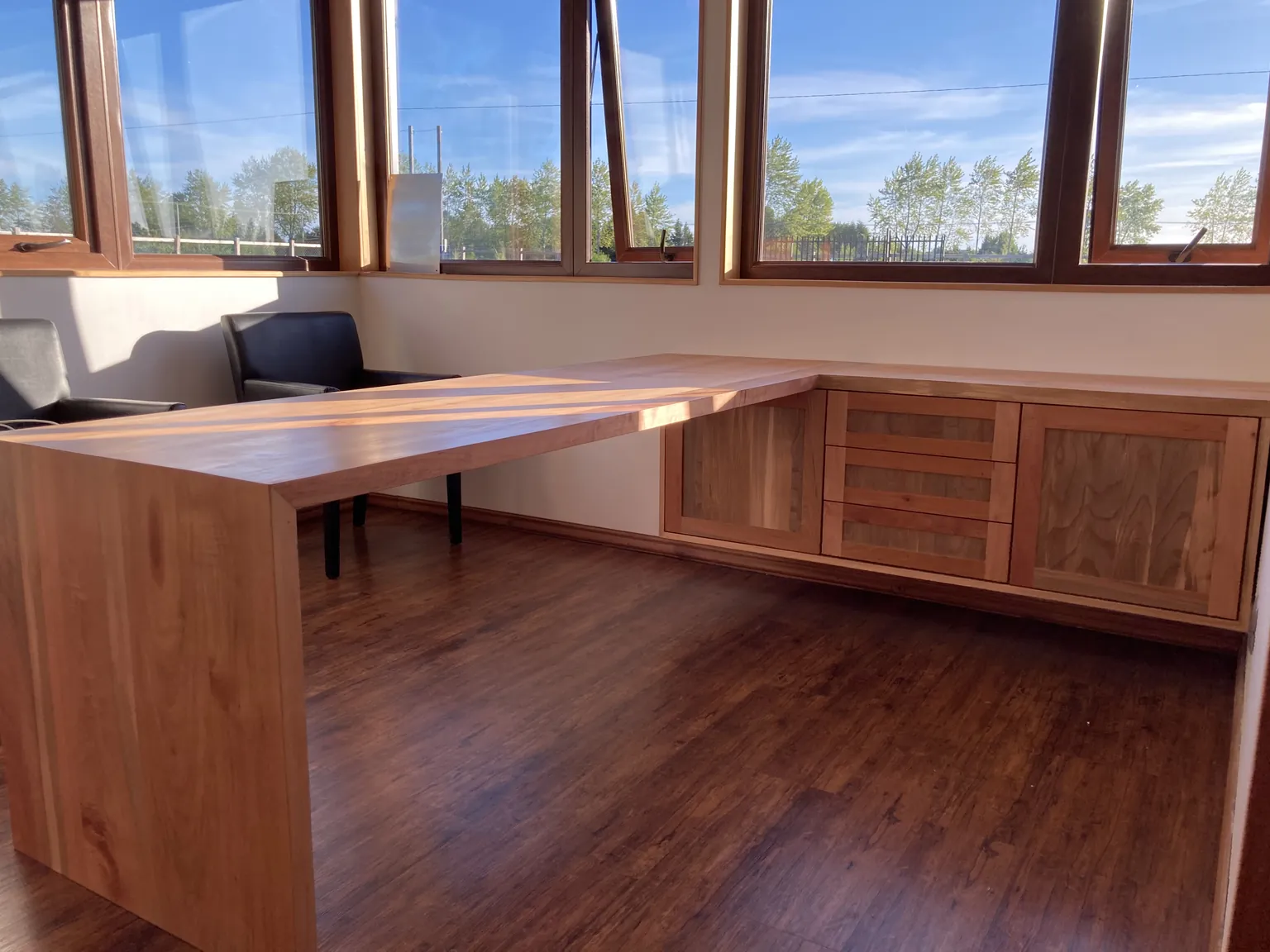 Oficinas y escritorios a medida DeRoá