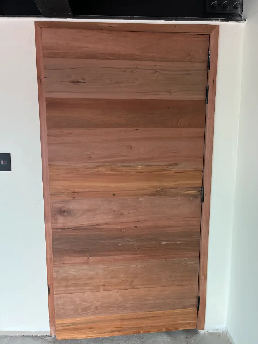 Puerta de madera a medida DeRoá