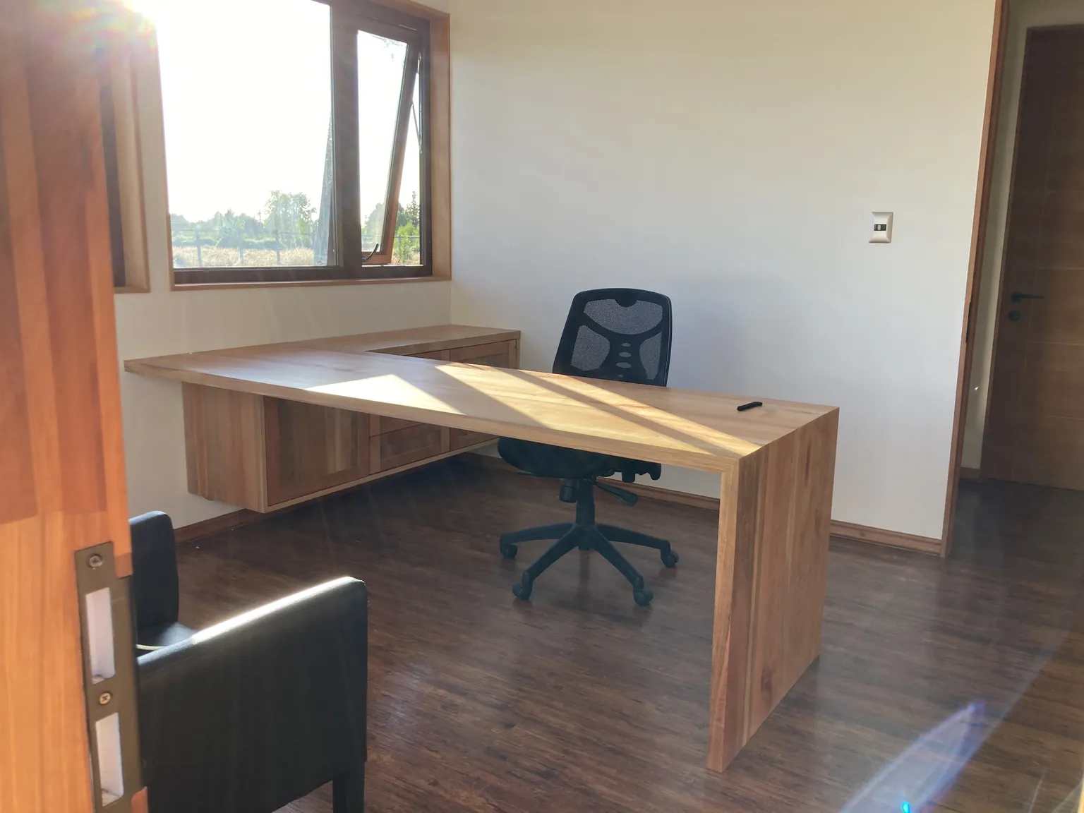Oficinas y escritorios a medida DeRoá