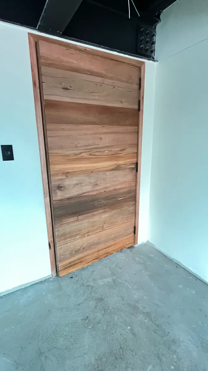 Puerta de madera a medida DeRoá